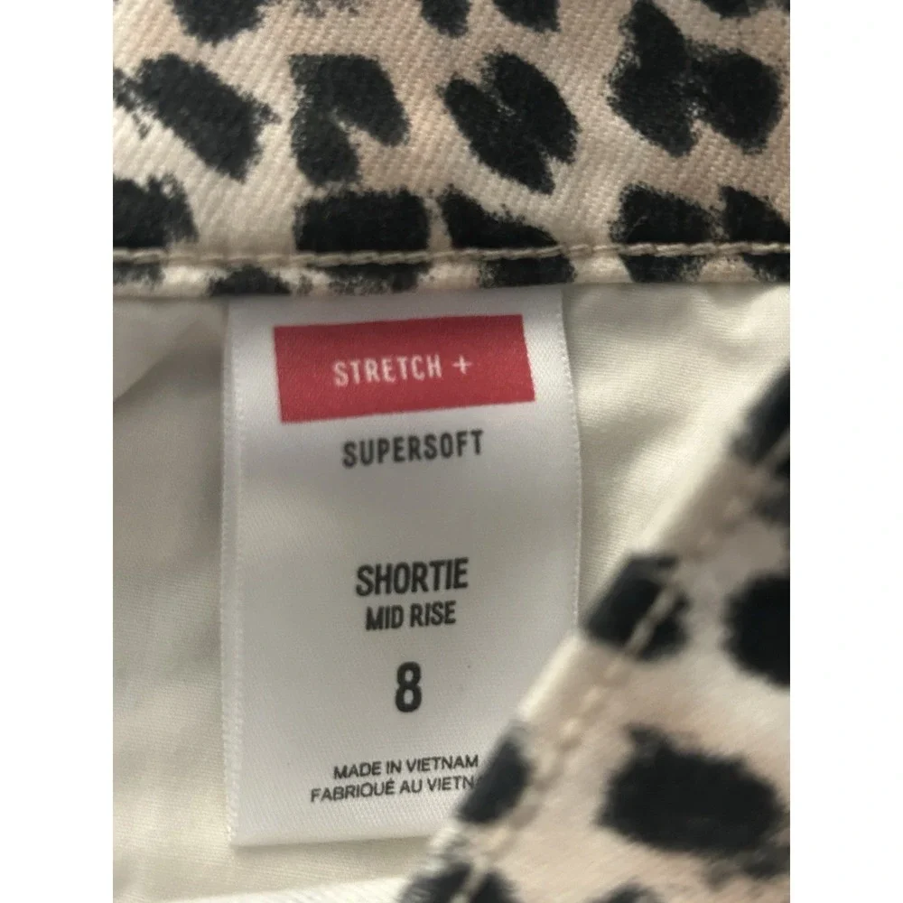 Express Shortie Mid-Rise Shorts Size 8 Leopard Print Stretch+ Raw Hem